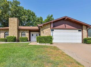 2708 Meadowview Dr, Arlington, TX 76016