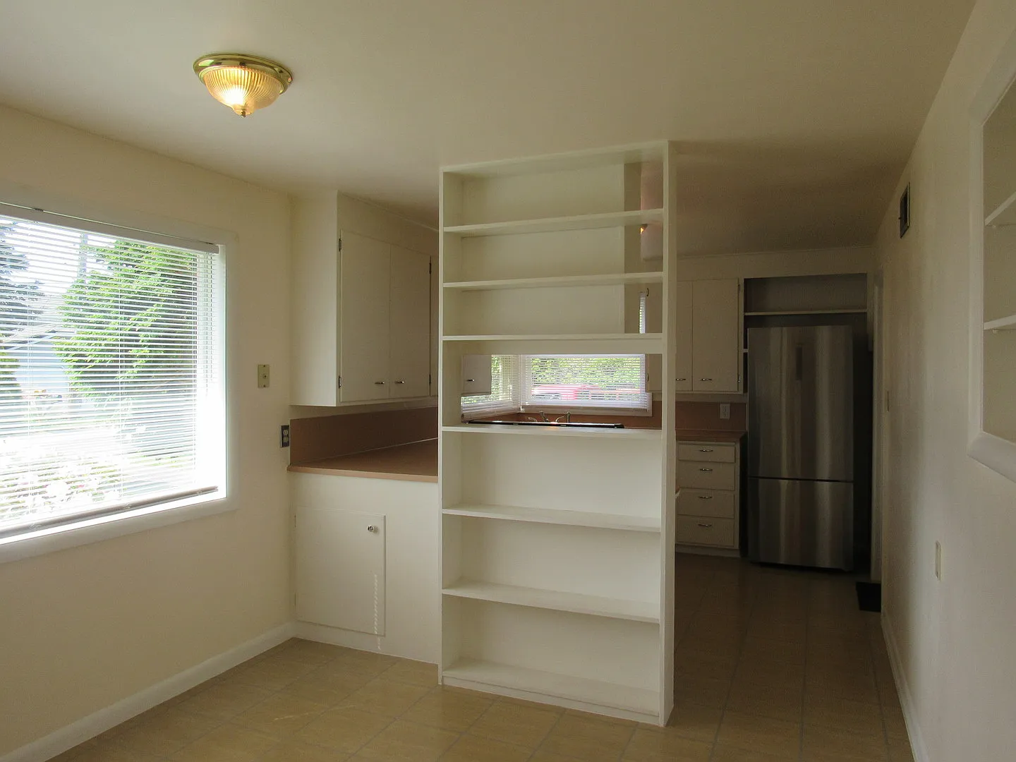 Available November 1st - 115 Viewcrest Rd! — Photo 4