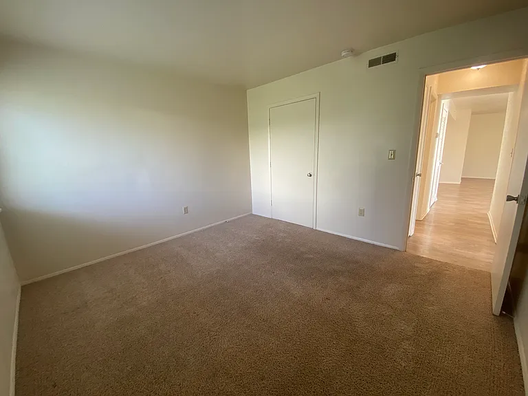 County Green Apartments — Photo 68