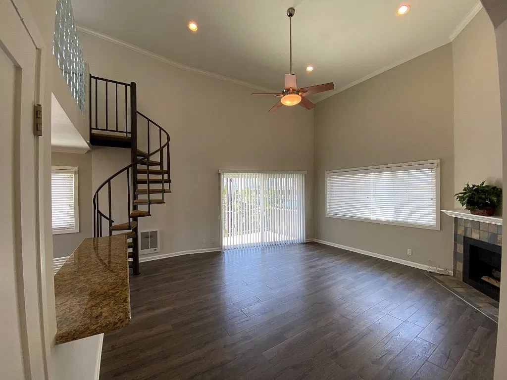 Studio, 900 sqft, $3,399 — Photo 3