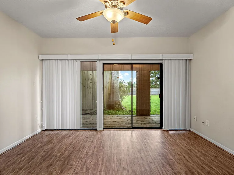 12 Hallmark Dr — Photo 17