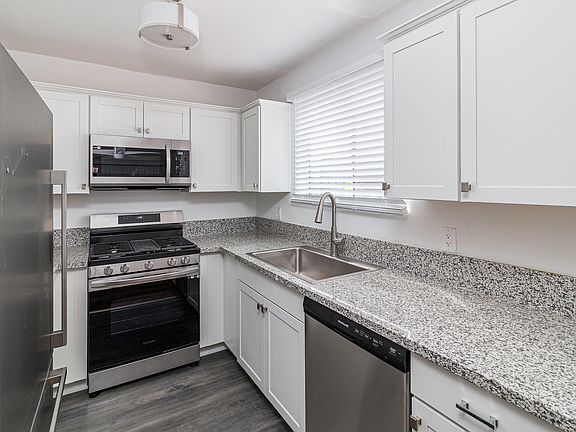 5th image of 3934 Van Buren Pl #1