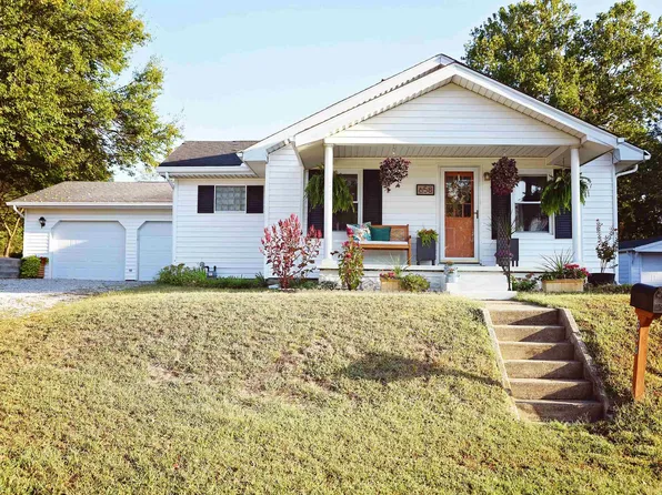 658 W Turner St, Bloomfield, IN 47424