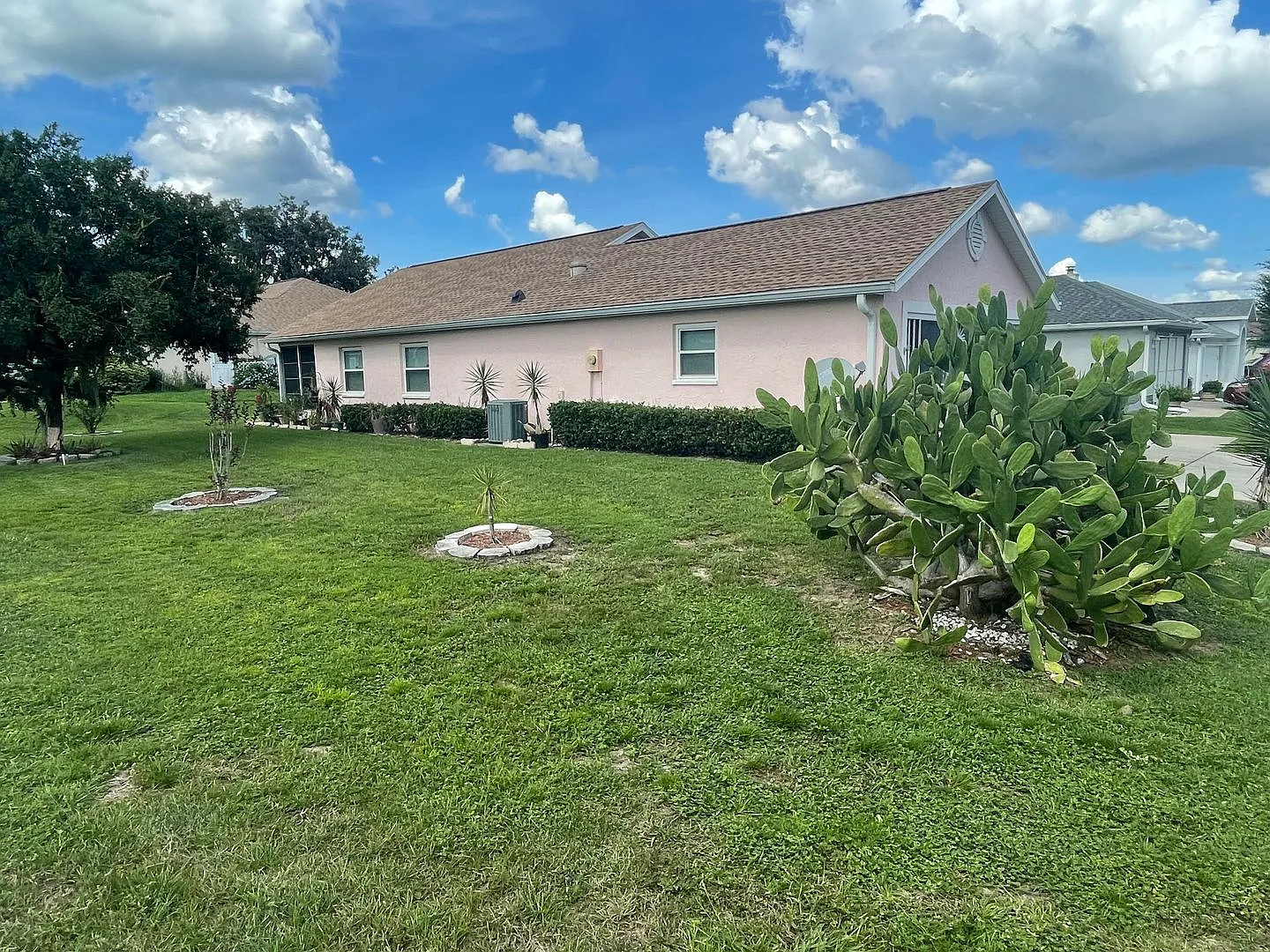 Charming 2BR/2BA Home in Ocala Palms Golf Course Community Living! — Photo 3