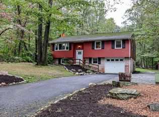5235 Honeysuckle Ln, New Holland, PA 17557