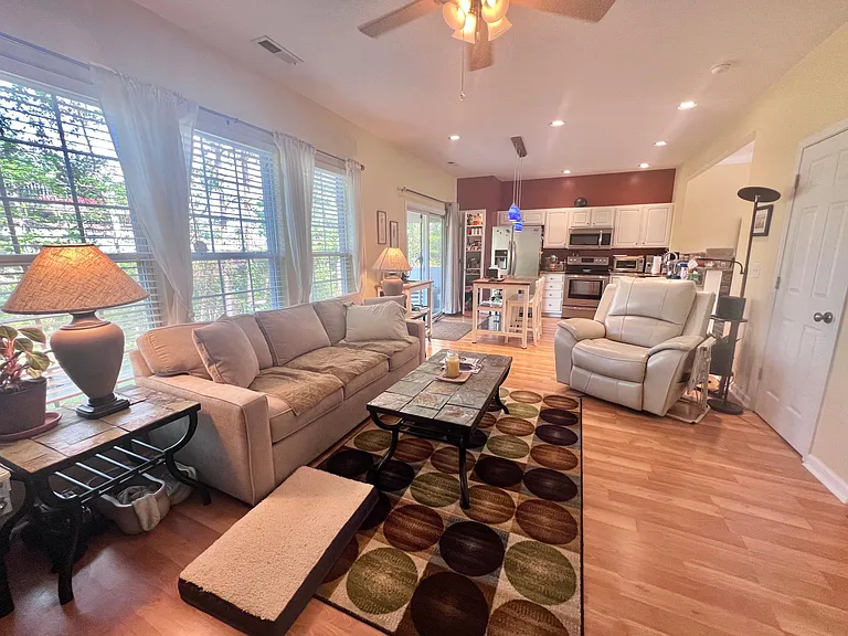 302 Mannington Dr — Photo 8