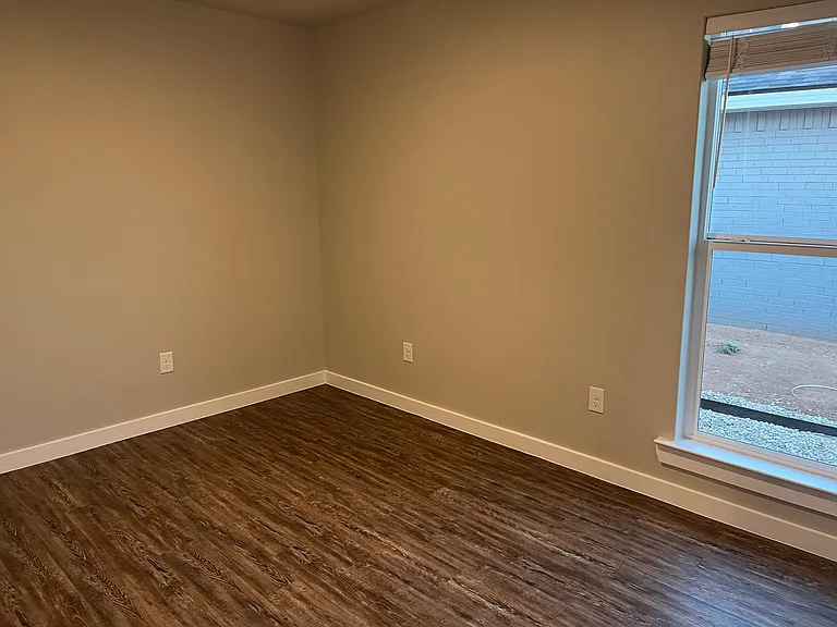 2911 Abbeville Ave — Photo 12