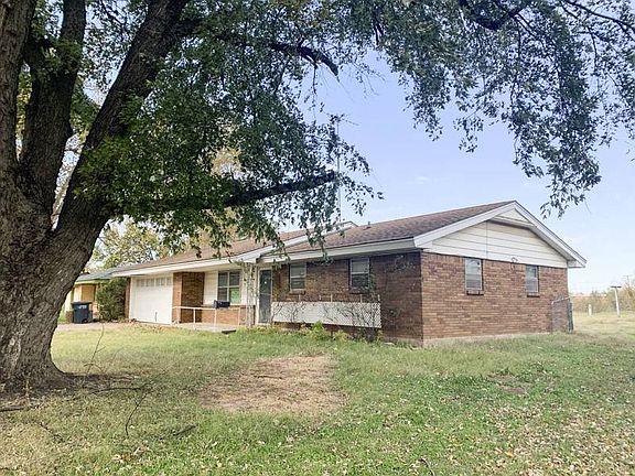 3rd image of 3216 Brooks Dr