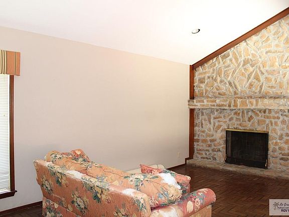 3rd image of 2913 Clifford St