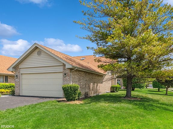 2nd image of 18437 Lakeview Cir W
