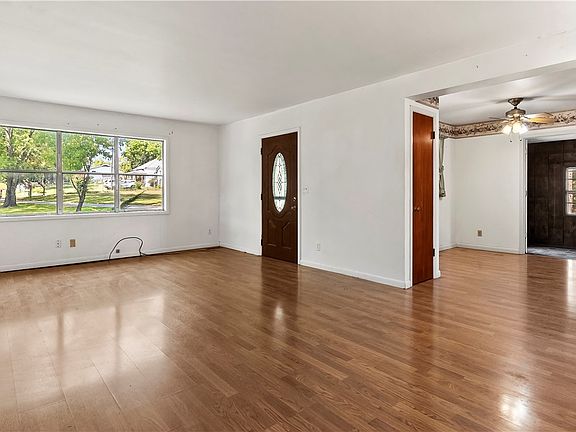 5th image of 119 E Walnut St