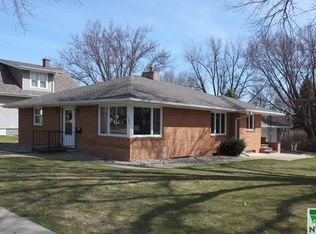 240 S Main Ave, Sioux Center, IA 51250