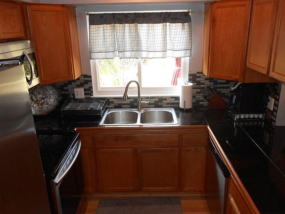 5th image of 18850 Jamestown Cir