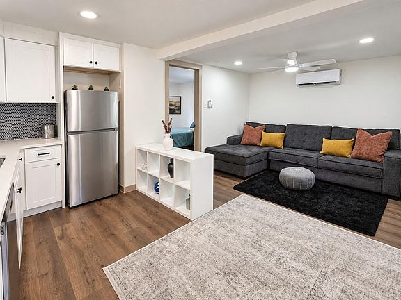 5th image of 1224 Welch St #3