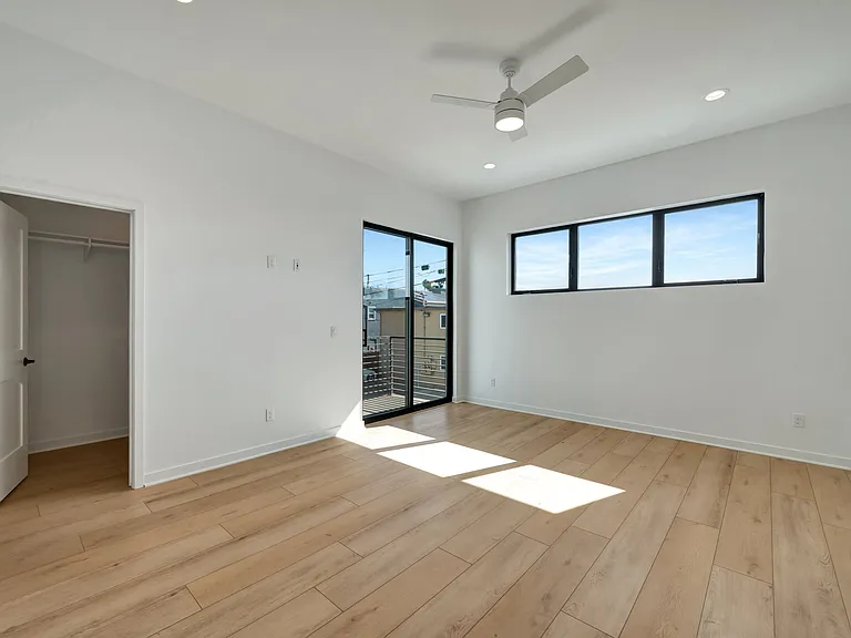 109 Daisy Ave #4 — Photo 47