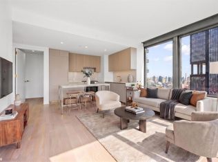Skyline Tower, Long Island City, NY 11101