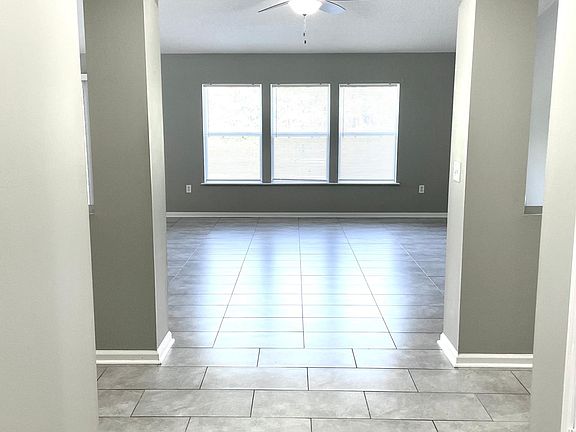 3rd image of 973 Collinswood Dr