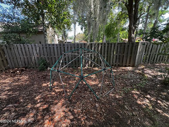 5th image of 6137 Island Forest Dr