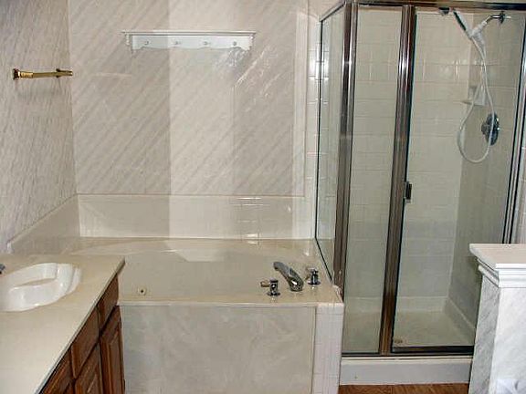3rd image of 320 Leisure Ln