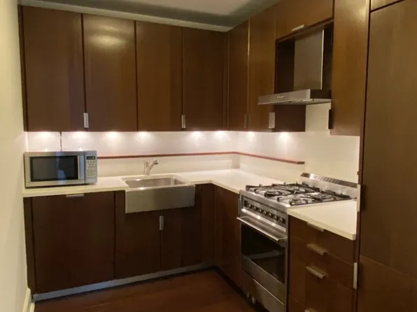 60 Riverside Boulevard image 1 of 8