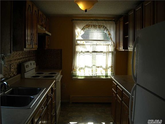 4th image of 81 Fulton St