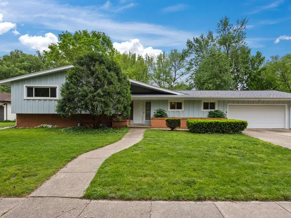 1109 Foothill Dr, Champaign, IL 61821