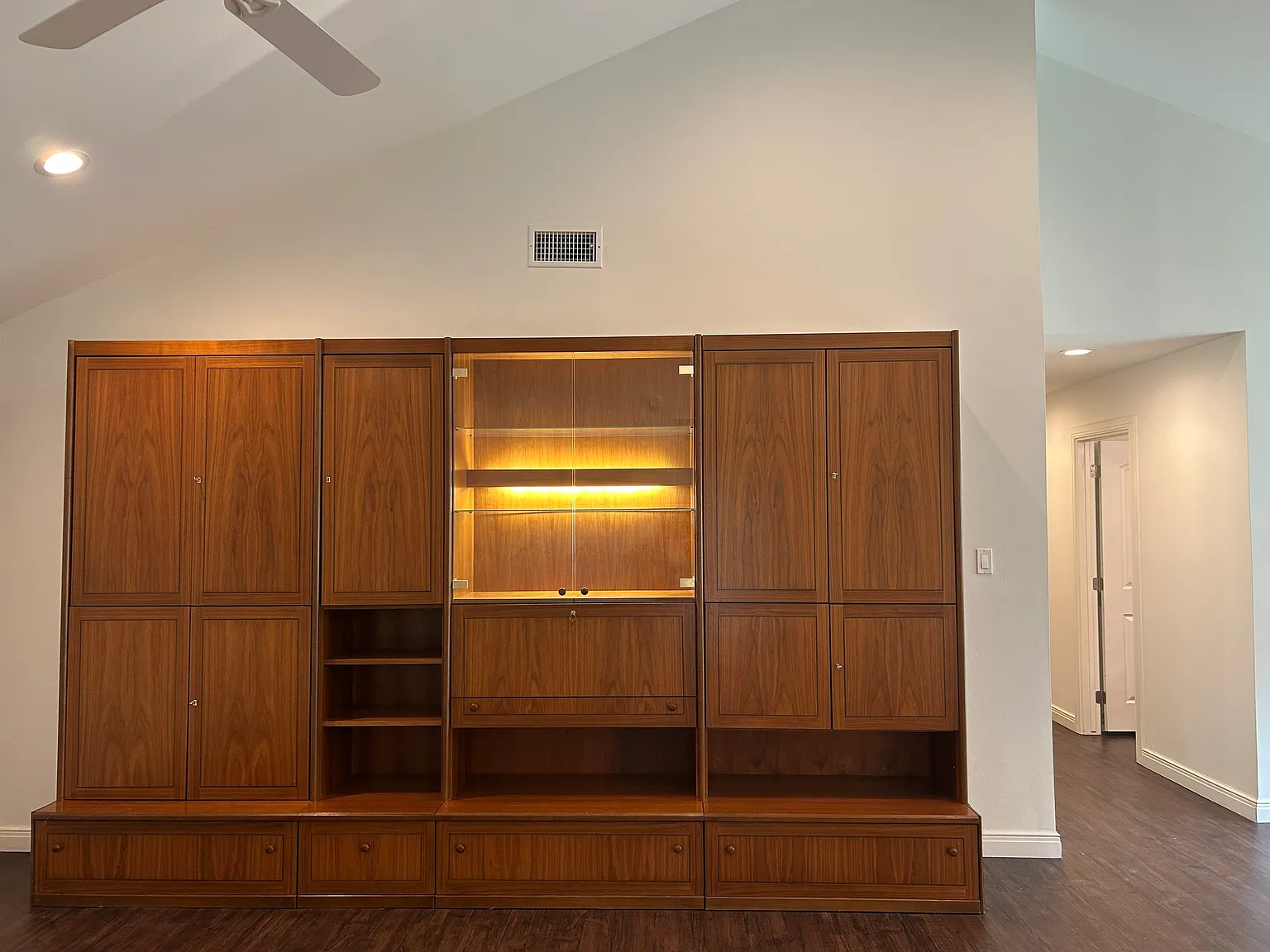 2 bed, 1616 sqft, $1,900 — Photo 4