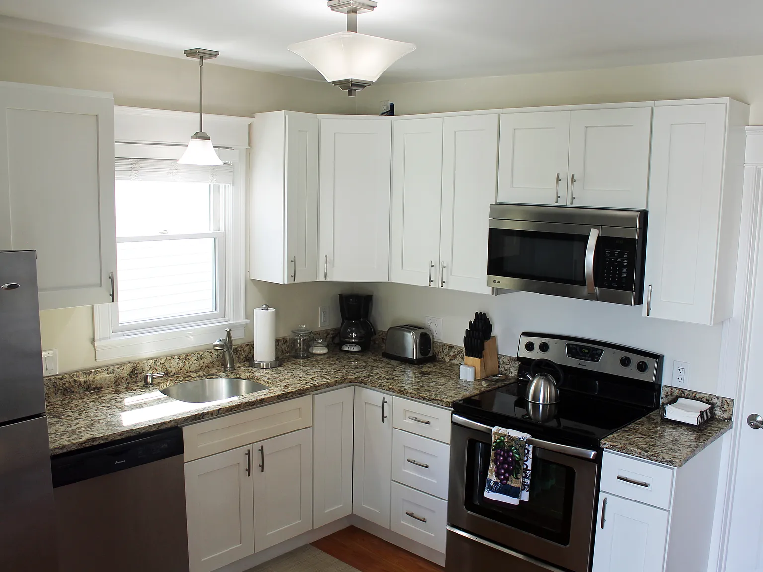 2 bed, 650 sqft, $5,800 — Photo 3