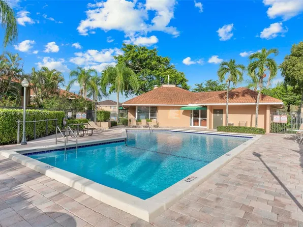 10417 NW 7th St #202, Pembroke Pines, FL 33026
