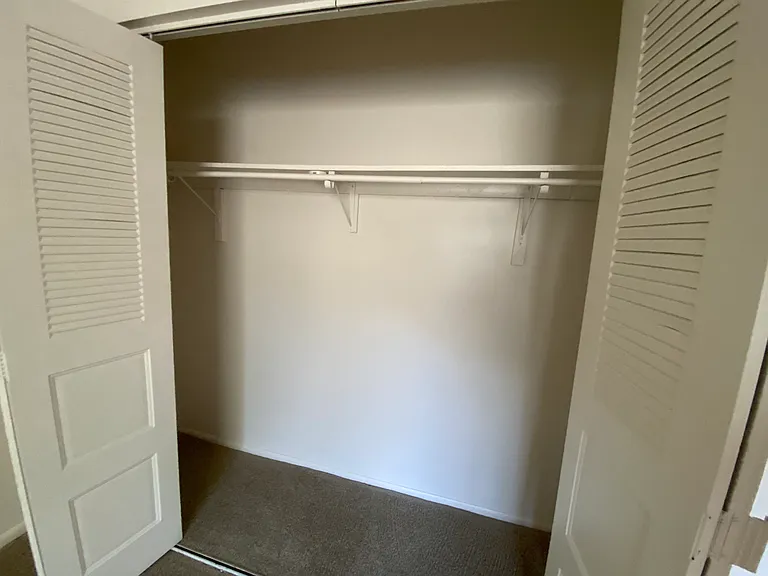 County Green Apartments — Photo 19