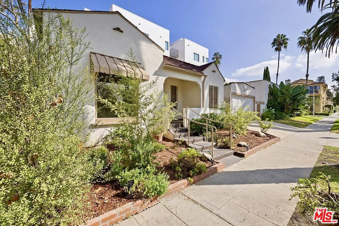 2 bed, 1.0 bath, 1000 sqft, $3,650 — Photo 2