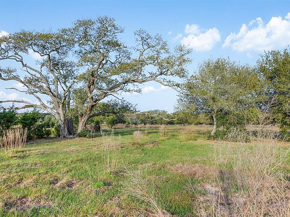 5th image of 1017 New Ulm Rd