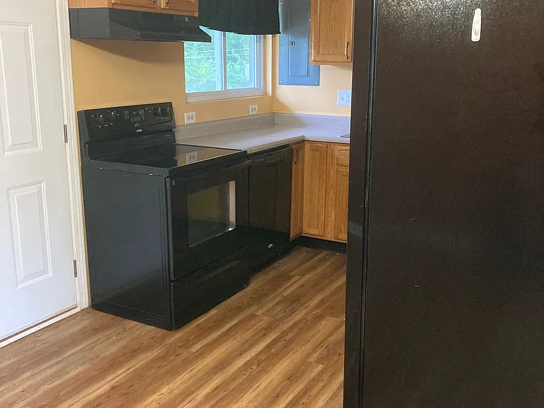 4405 Lambeth Dr — Photo 3