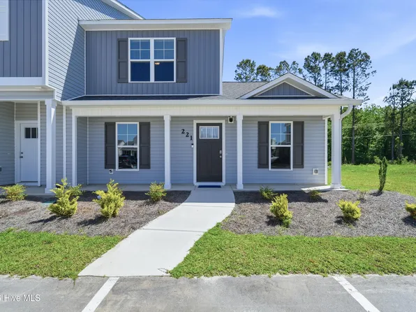 221 Crab Claw Spit Ln, Jacksonville, NC 28546