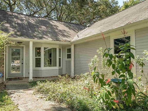 3rd image of 2783 Honeywood Dr