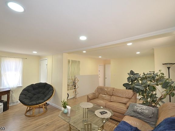 5th image of 224 Gordon St #2