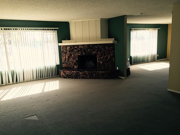 3rd image of 24195 Gregory Ln