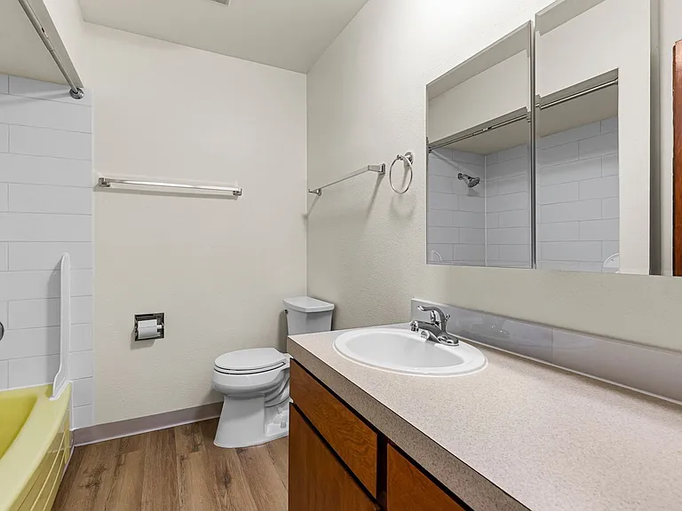 2947 SE Washington St — Photo 16