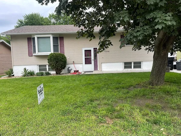 1208 N 12th St, Norfolk, NE 68701