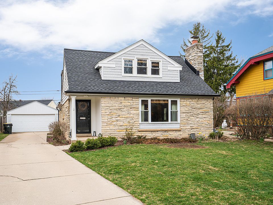 2nd image of 3929 N Harcourt Pl