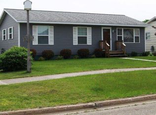 311 Minnesota Ave, Gladstone, MI 49837