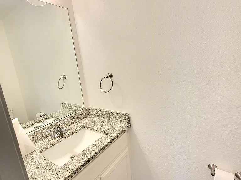 807 Holliday Dr — Photo 18
