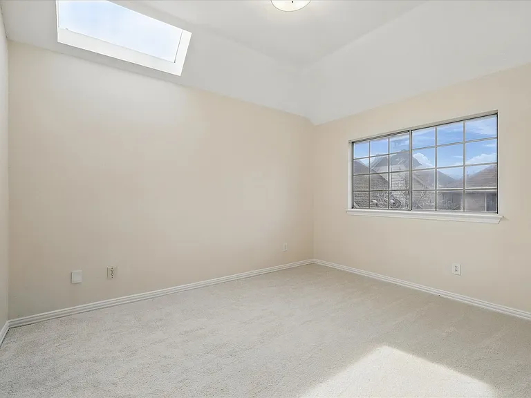 14625 Windsor Ct — Photo 40