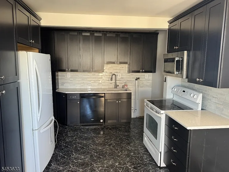 106 Mount Pleasant Ave — Photo 2