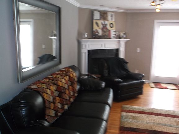4th image of 831 East Oakland Avenue