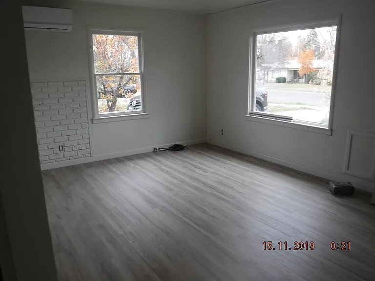 910 King St — Photo 2