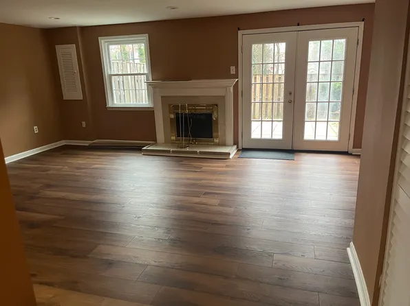 8084 Powderbrook Ln, Springfield, VA 22153