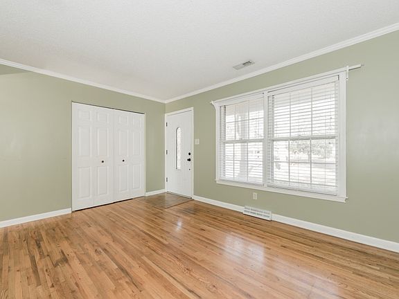 5th image of 2054 Parkwood Dr