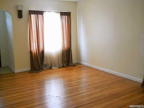 5th image of 128 Eiseman Ave