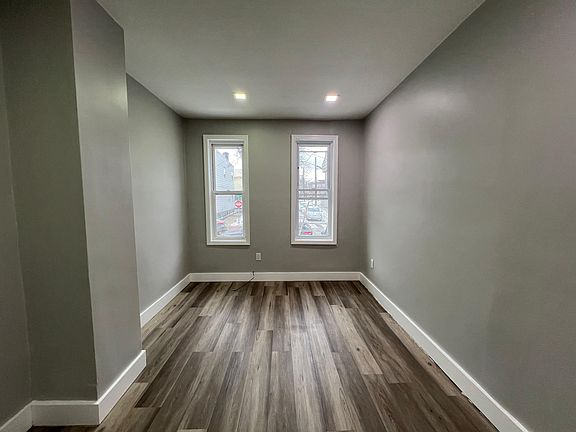 5th image of 49 Logan Ave APT 1R